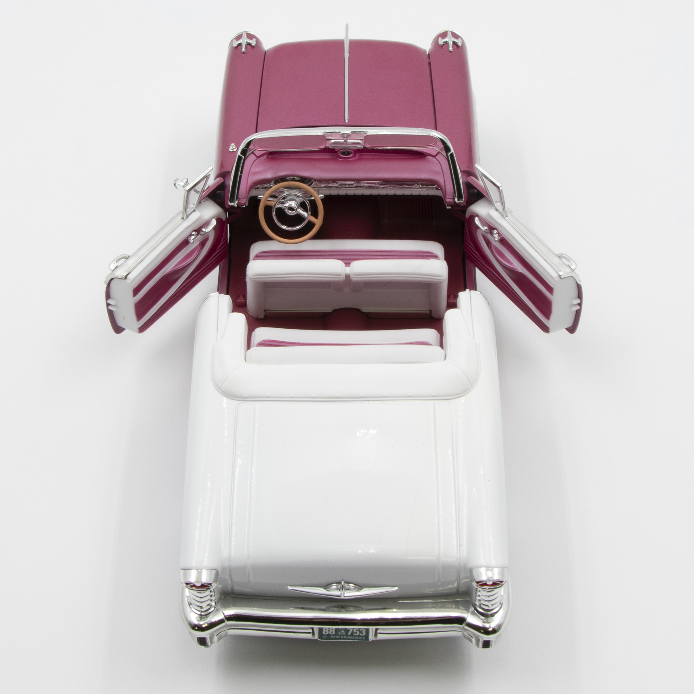 Yat Ming Road Signature Series 1:18 Diecast 1957 Oldsmobile